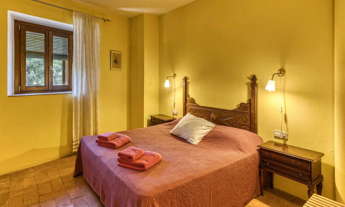 Creixell Apartment | Room 'Fonoll' with Shared Pool, Terrace and Wi-Fi