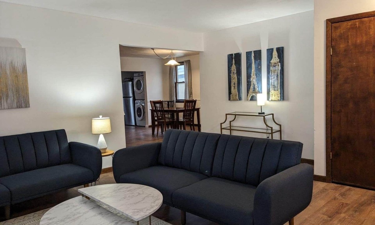 Seneca Falls House | Room for everyone in your group!