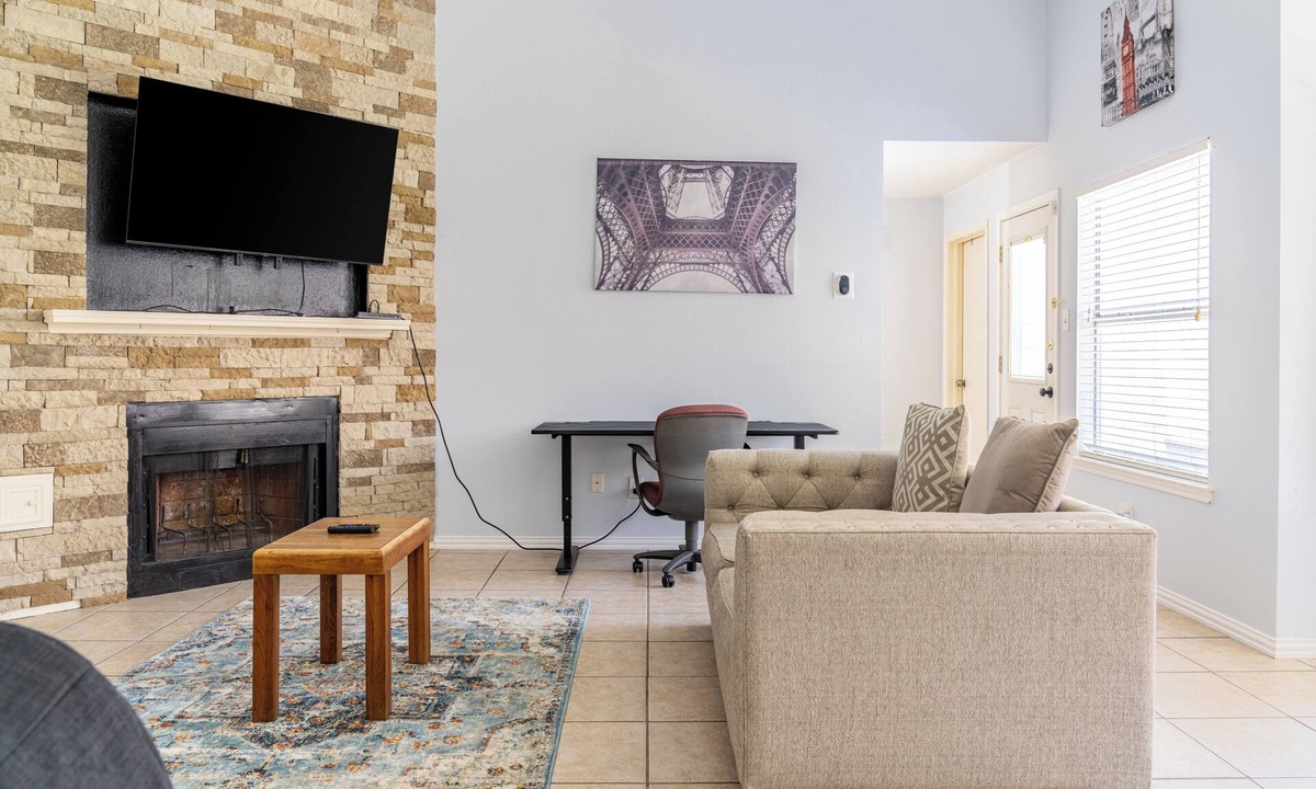 Round Rock House | Room for the Whole Crew! Complimentary Drinks, shampoos, extra airbeds, Pet frie