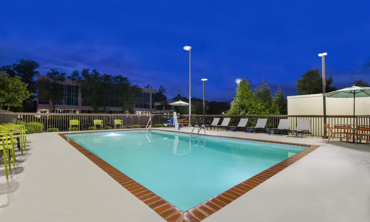 Huntsville Hotel | Room + Free Parking & Seasonal Pool | Discover Huntsville’s Local Attractions!