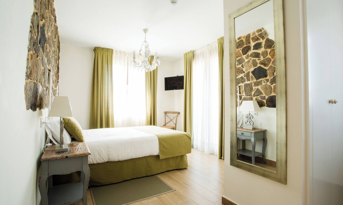 Santervas de la Sierra House | Room 'Habitación Doble' with Mountain View, Private Garden and Wi-Fi