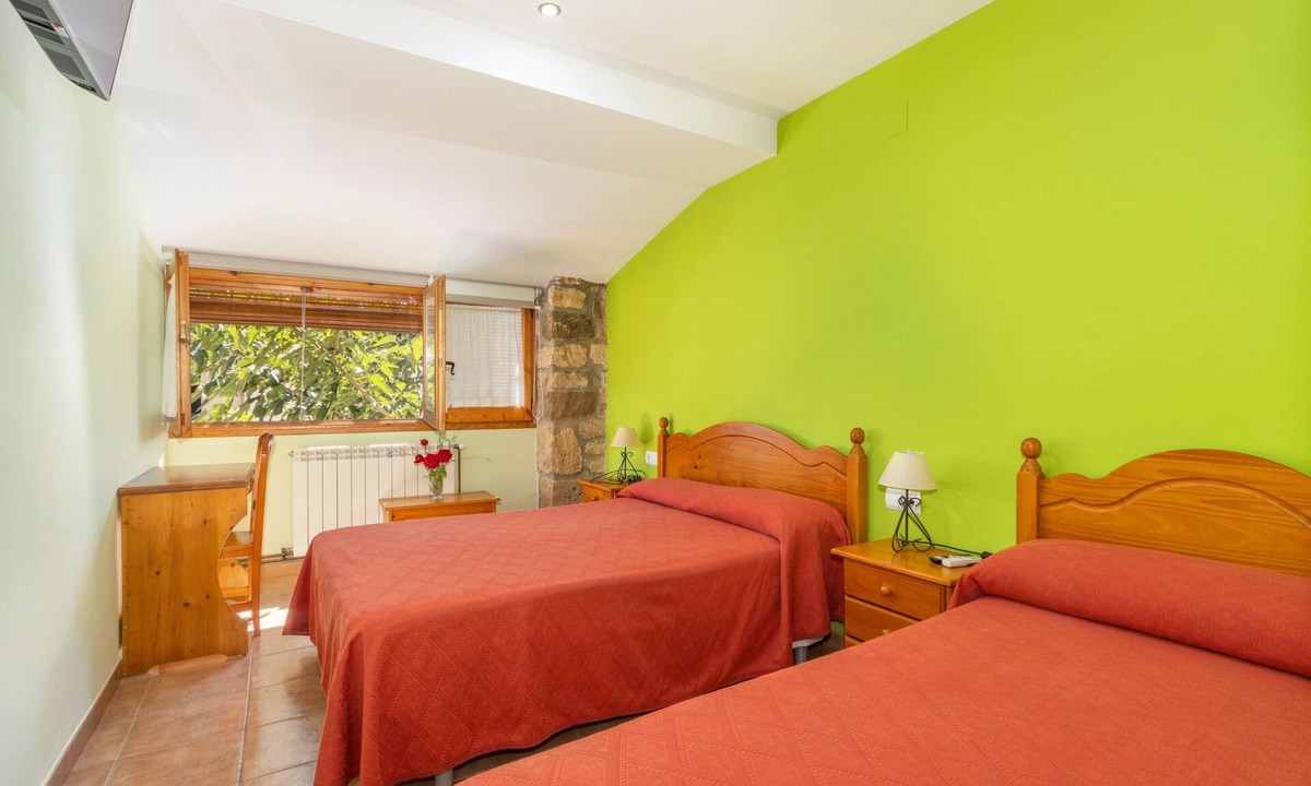 Conques Apartment | Room 'Habitació Triple' with Mountain View, Wi-Fi and Air Conditioning