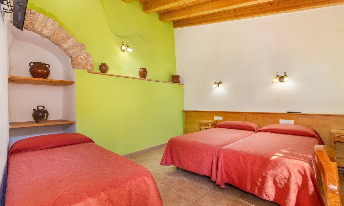 Conques Apartment | Room 'Habitación Cuadruple' with Mountain View, Wi-Fi and Air Conditioning