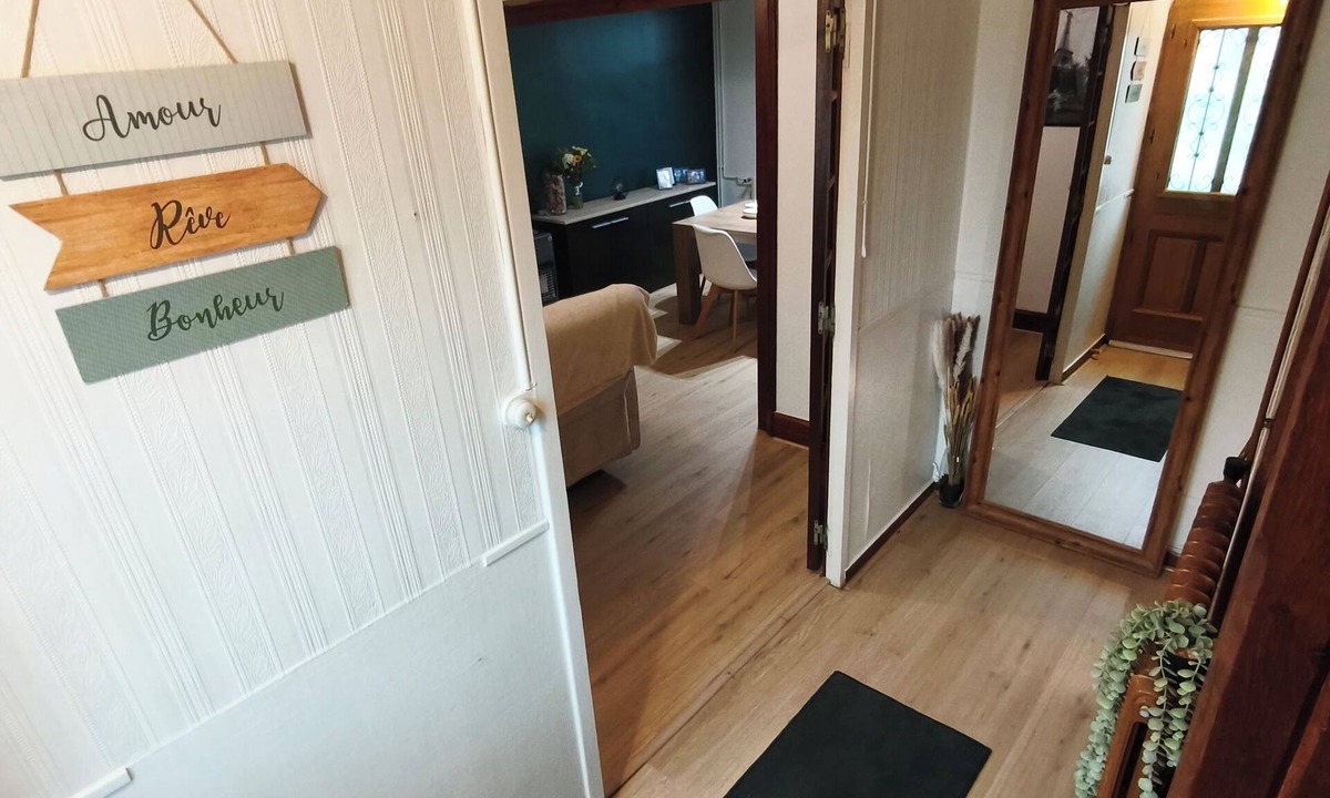 Longue-Jumelles Bed & Breakfast | Room in a family home