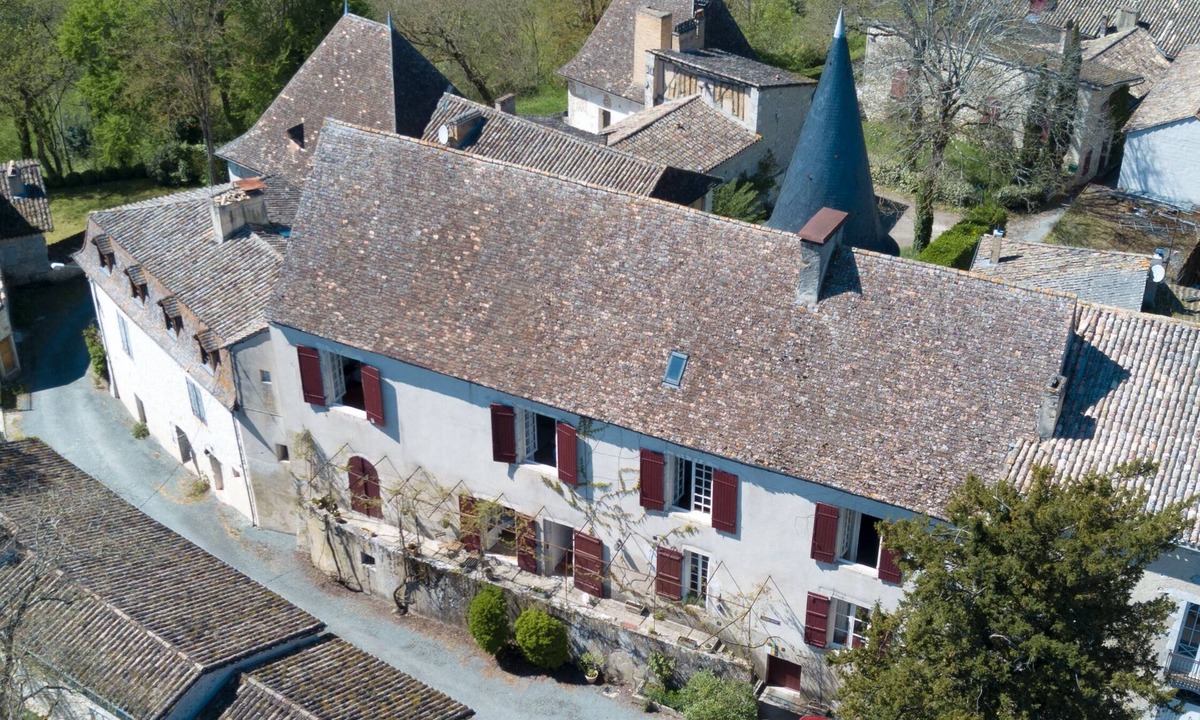 Cahuzac Bed & Breakfast | Room in Former Convent