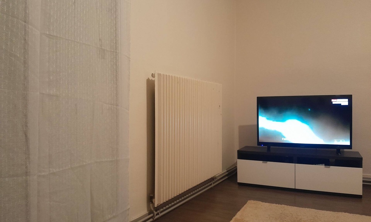 Orleans Bed & Breakfast | Room in quiet, clean apartment