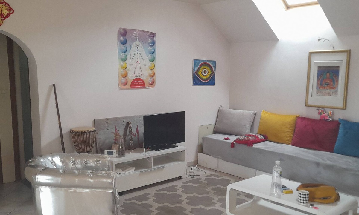 Auxerre House | Room in spacious house