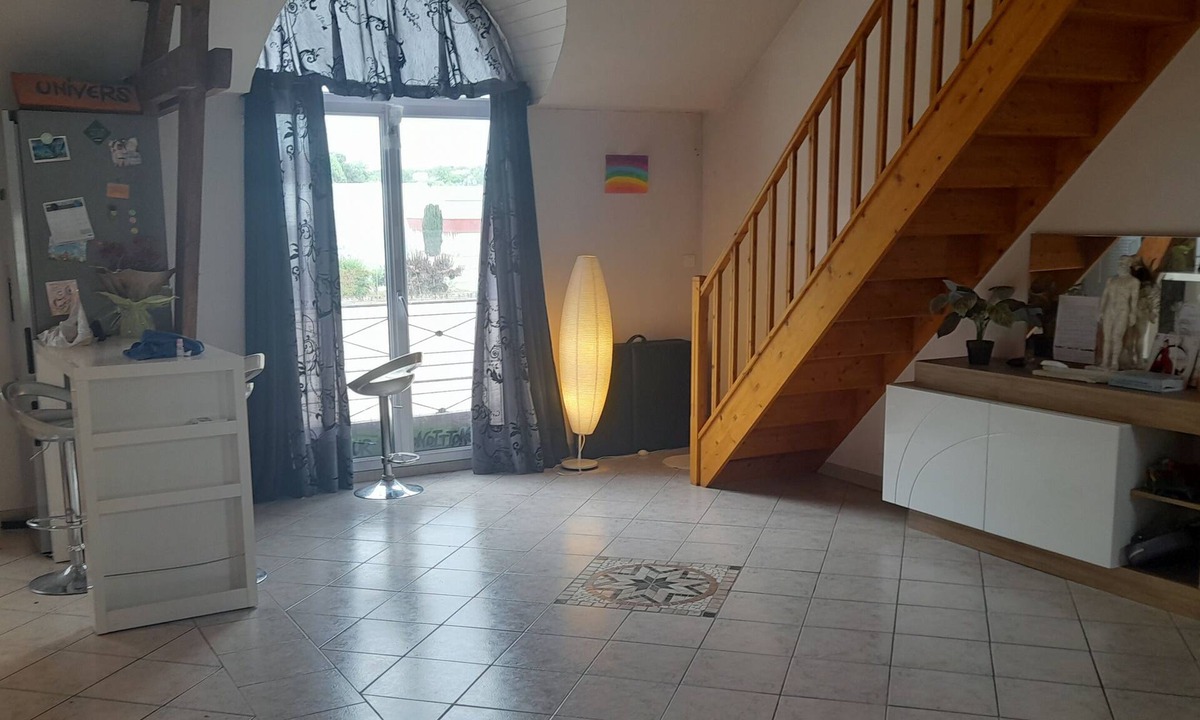 Auxerre House | Room in spacious house