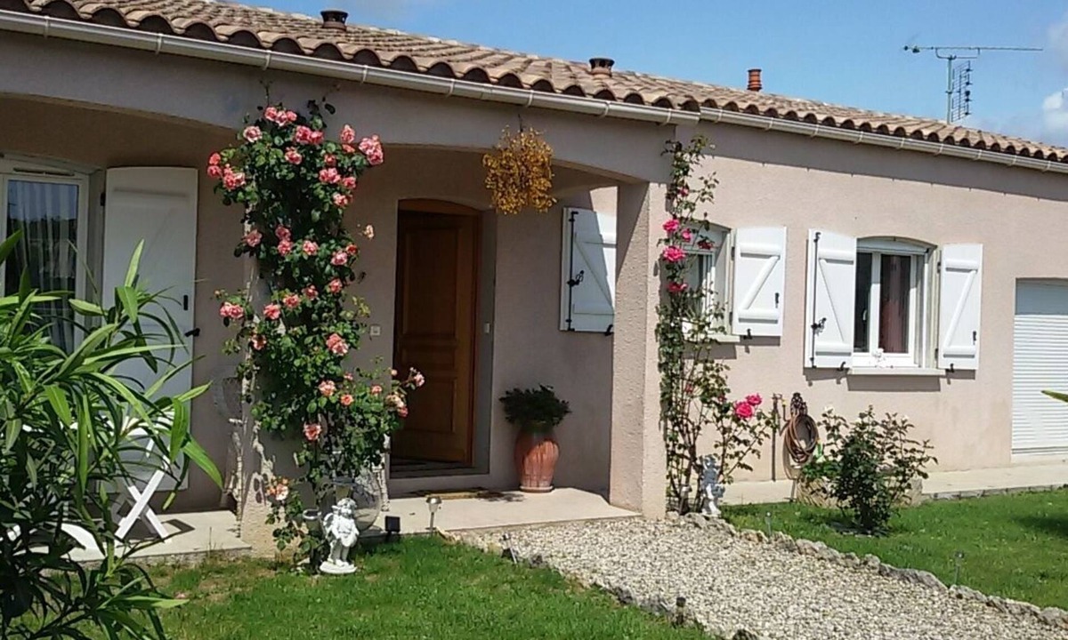 Limoux Cabin | Room in villa with pool