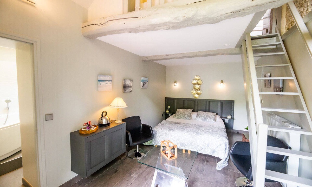 L'Oudon Bed & Breakfast | Room "La Loggia" 2-3 PERS with breakfast and SPA access