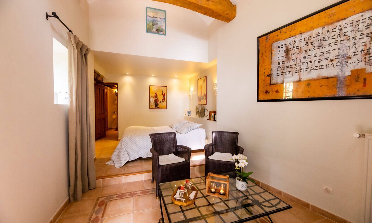 L'Oudon Bed & Breakfast | Room "La Romane" 2PERS with Balneo, breakfasts and access to swimming pool and SPA
