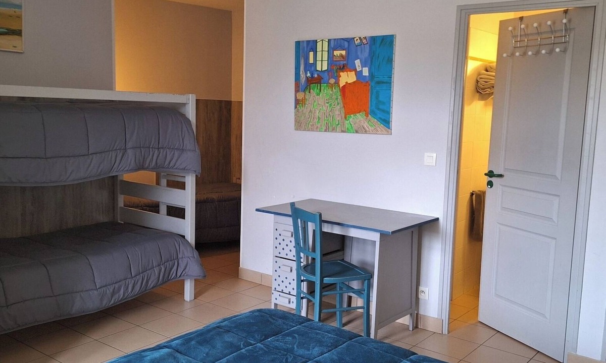 Fye Apartment | Room 'Le Meslay N°3 - Room for 5 People' with Shared Terrace, Shared Garden and Wi-Fi