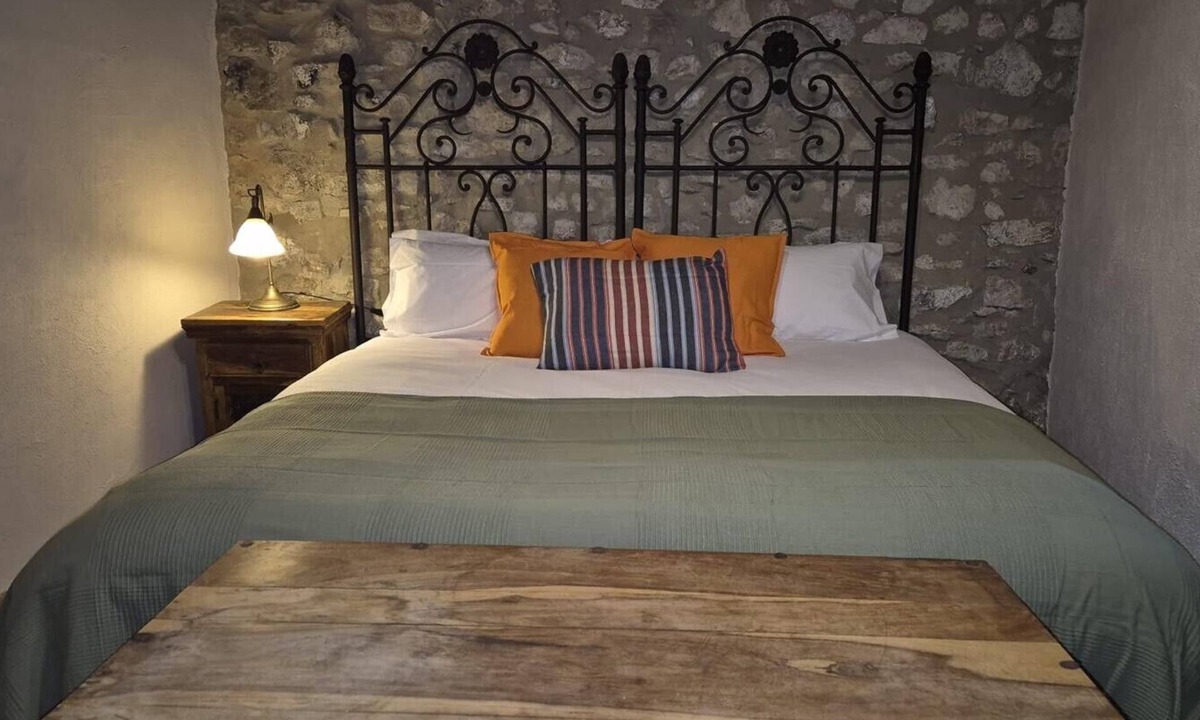 Montagut Apartment | Room 'Monastrell' with Mountain Views, Shared Pool and Terrace