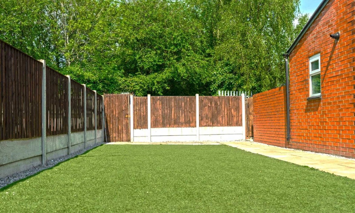 Leigh House | Room Number 1