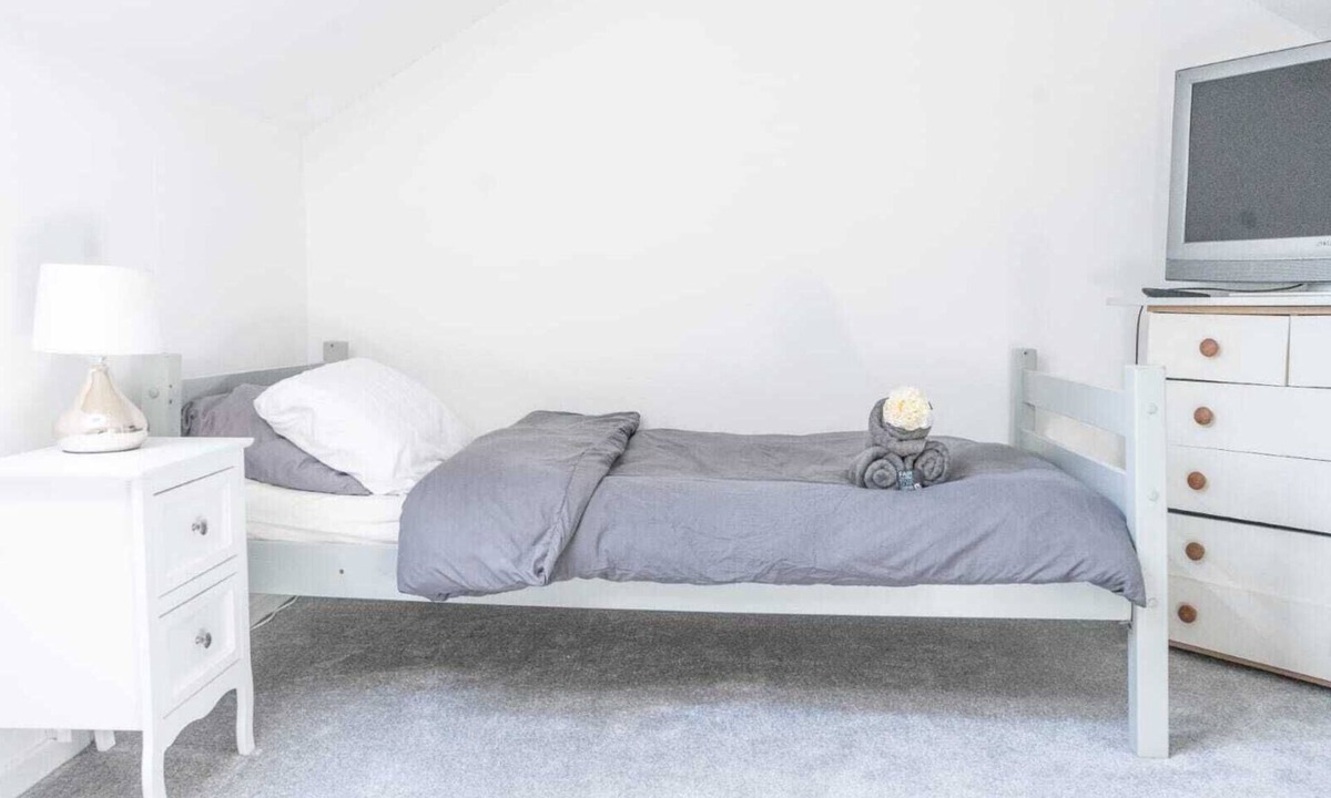 Leigh House | Room Number 4