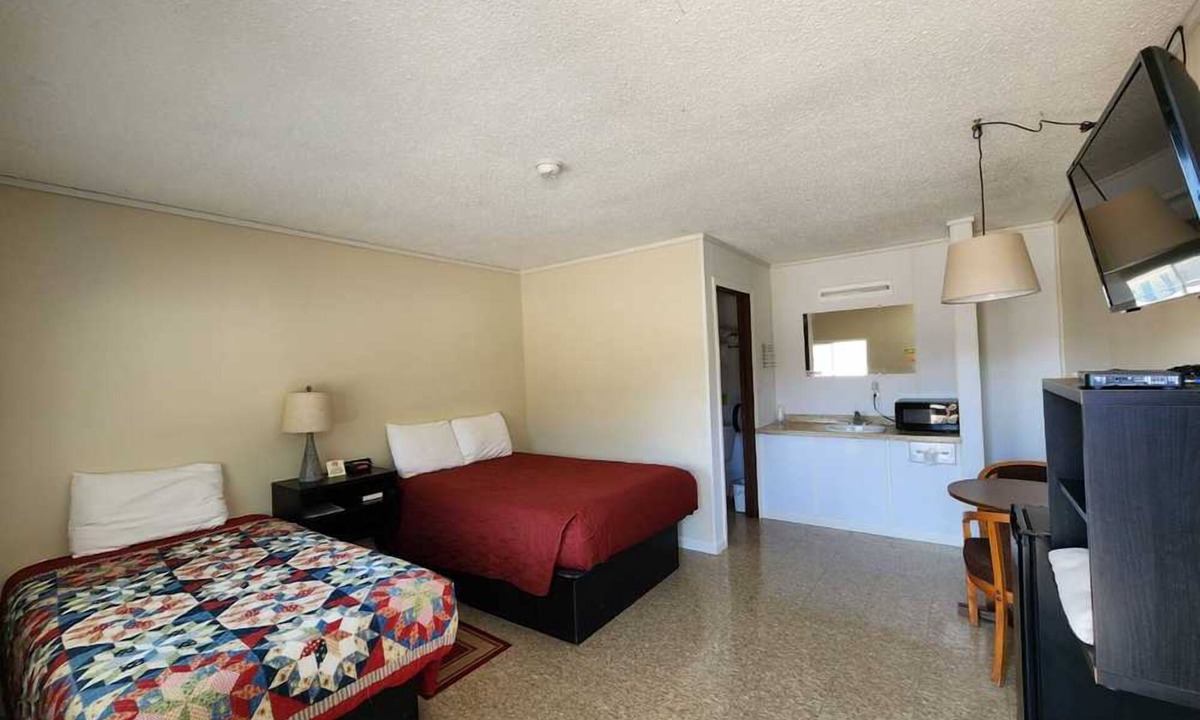 Warsaw House | Room Perfect for Family Gatherings w/Pool and Large Fishing Pond