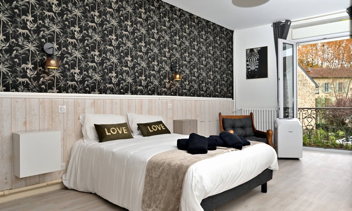 Salies-du-Salat Apartment | Room 'Room 7' with shared terrace, Wi-Fi and air conditioning