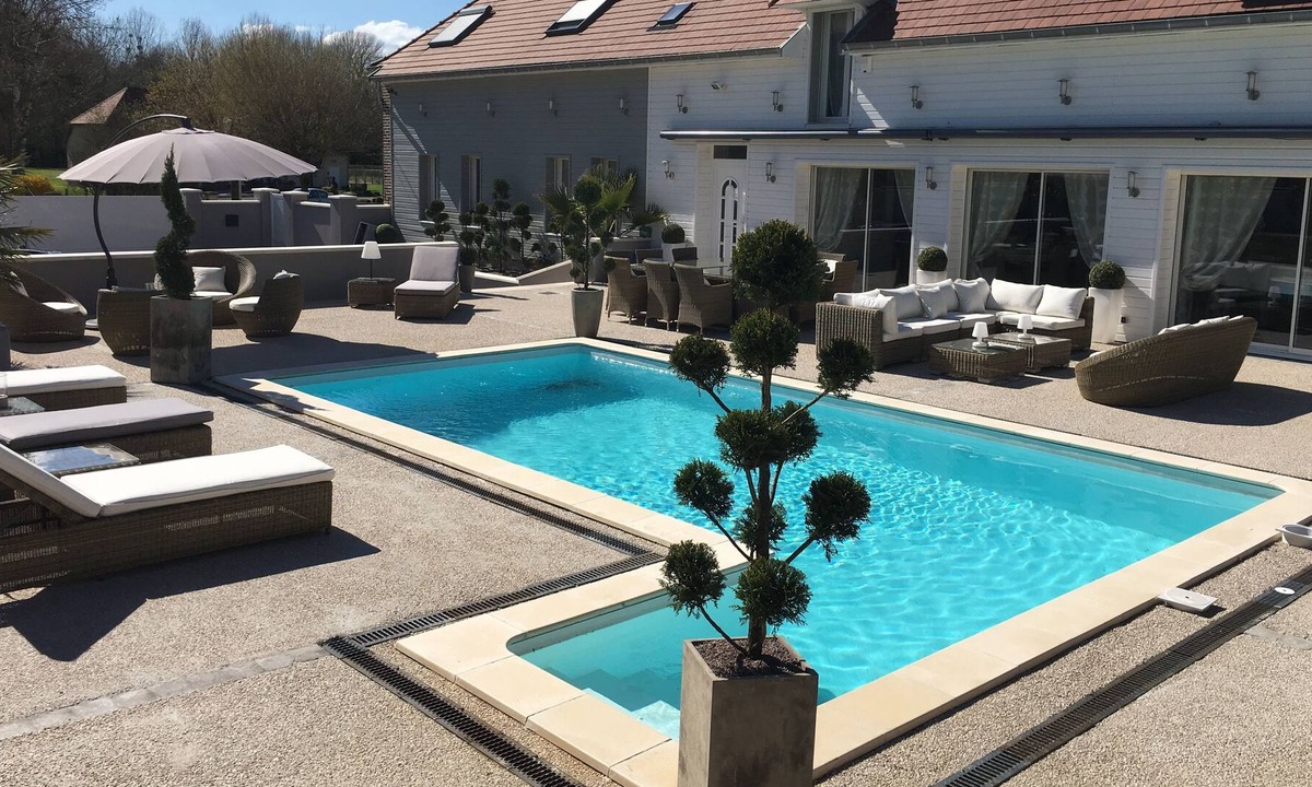 Villechetif House | ROOM ROSE + BATHROOM