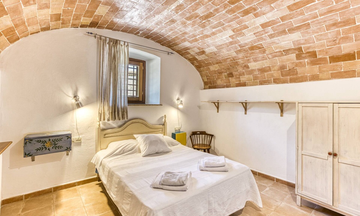 Borrassa Apartment | Room 'Tarongina' with Shared Pool, Shared Terrace and Wi-Fi