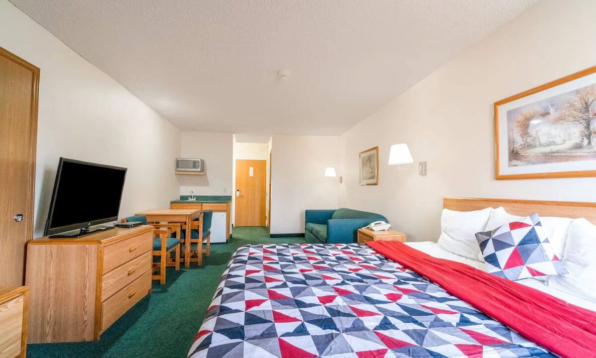 Texhoma Hotel | Room w/Jetted Tub - Perfect for a Relaxing Stay! Free Onsite Parking