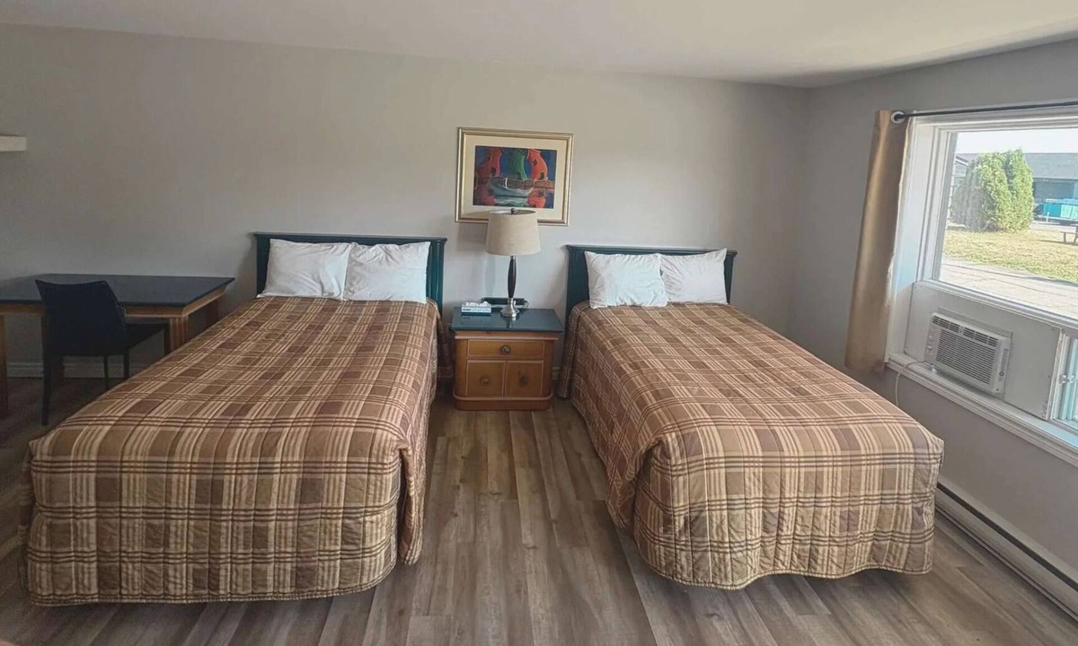 Petit-Rocher Hotel | Room with 2 Single Beds