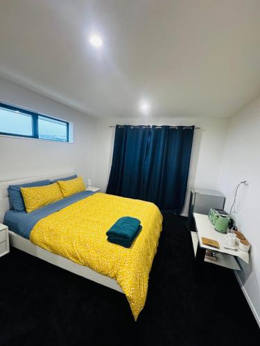 Kaiapoi Apartment | Room with en-suite bathroom