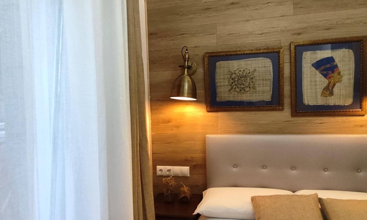La Trinitat Nova Apartment | ROOM WITH PRIVATE BATHROOM 1