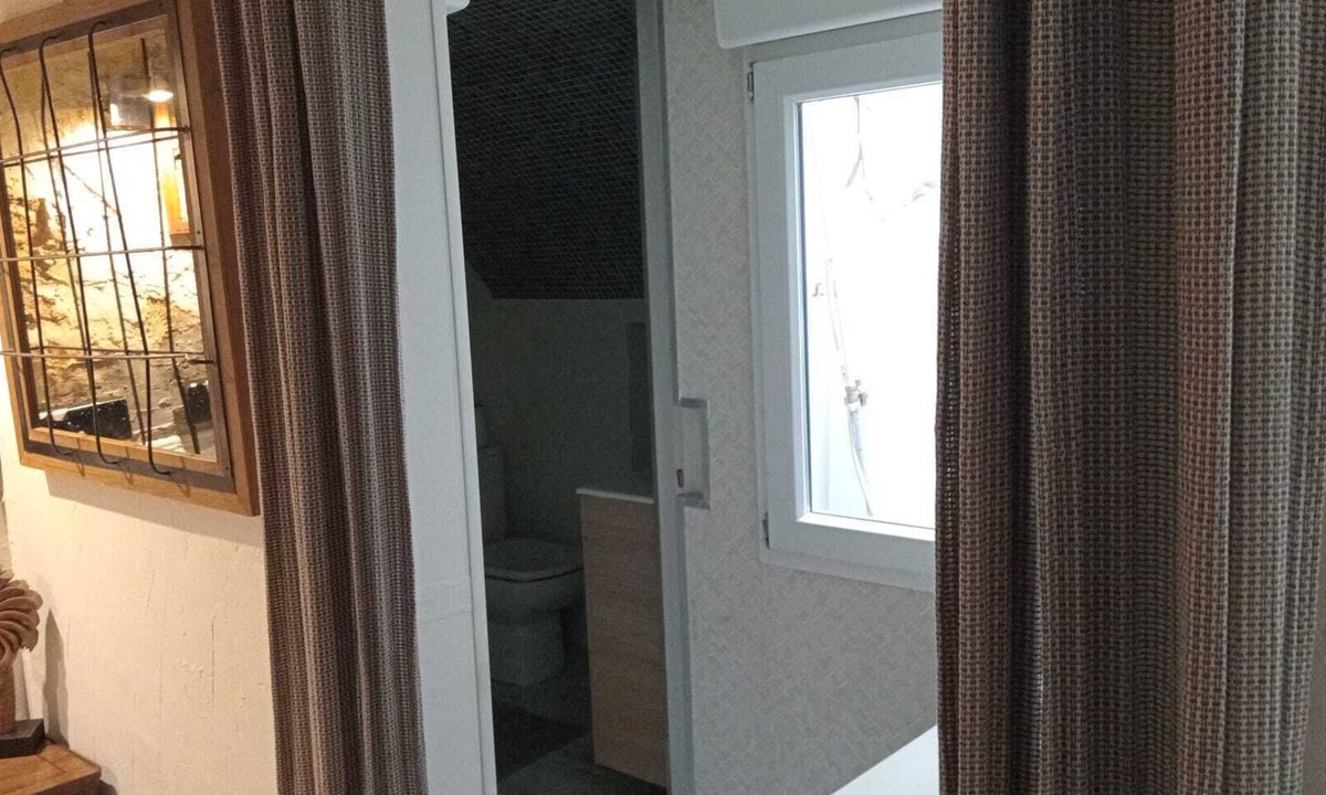 Les Roquetes House | Room with private bathroom 3