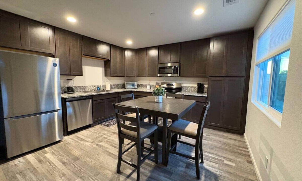 Turlock Apartment | Room with Queen bed, Pets welcome