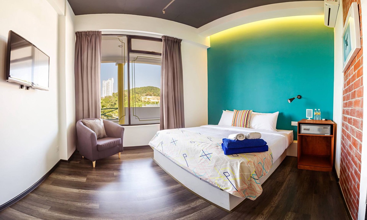 Batu Ferringhi House | Roomies Suites