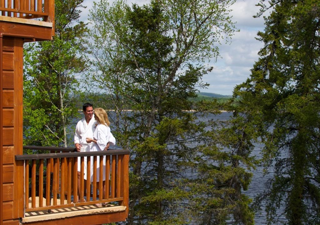 Saint-Michel-des-Saints Hotel | Rooms at Auberge du Lac Taureau - King Suite