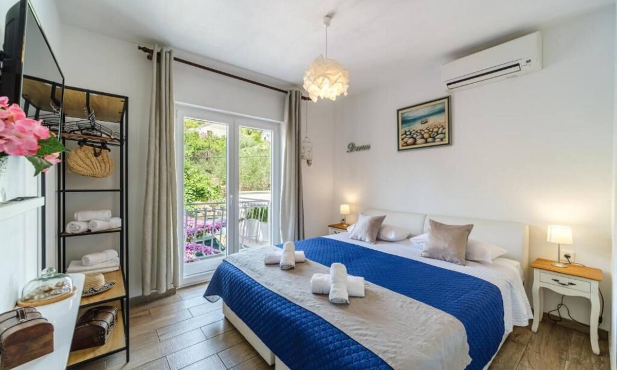 Cove Makarac (Milna) House | Rooms Ana