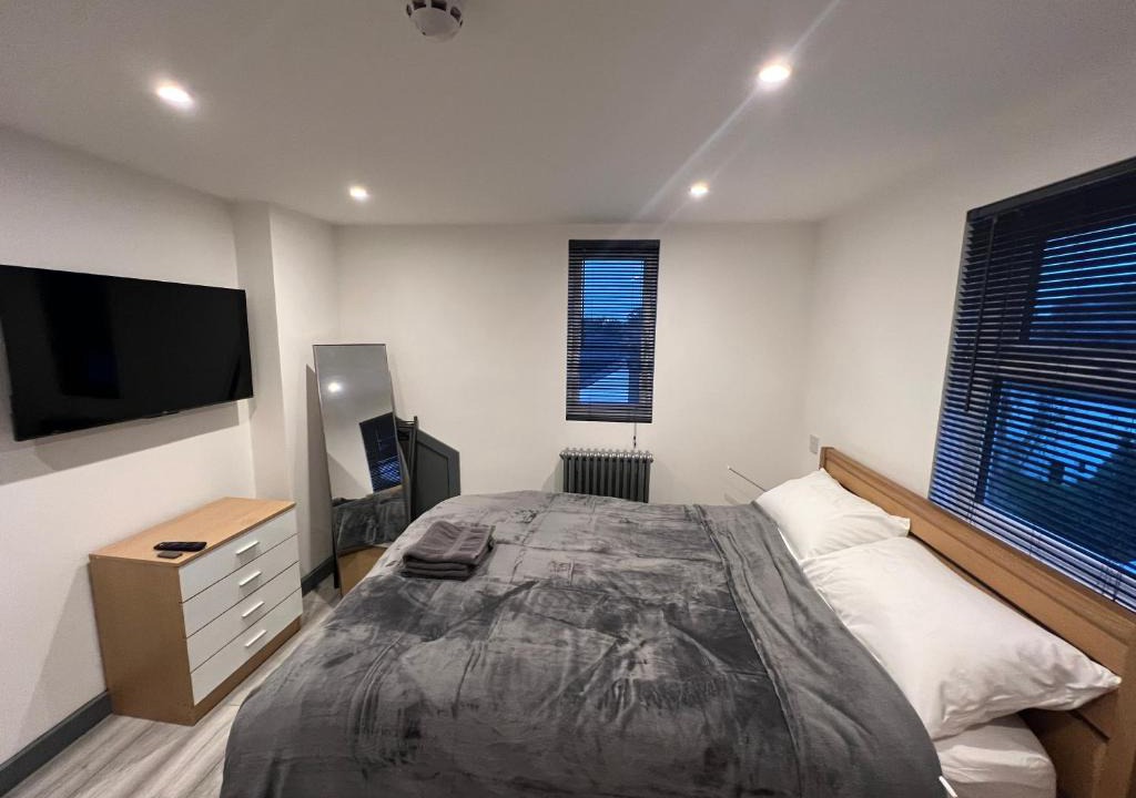 Broad Green House | Rooms in Modernised Victorian House