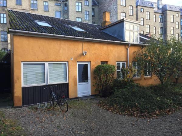 Frederiksberg C House | Rooms in quiet Yellow Courtyard Apartment