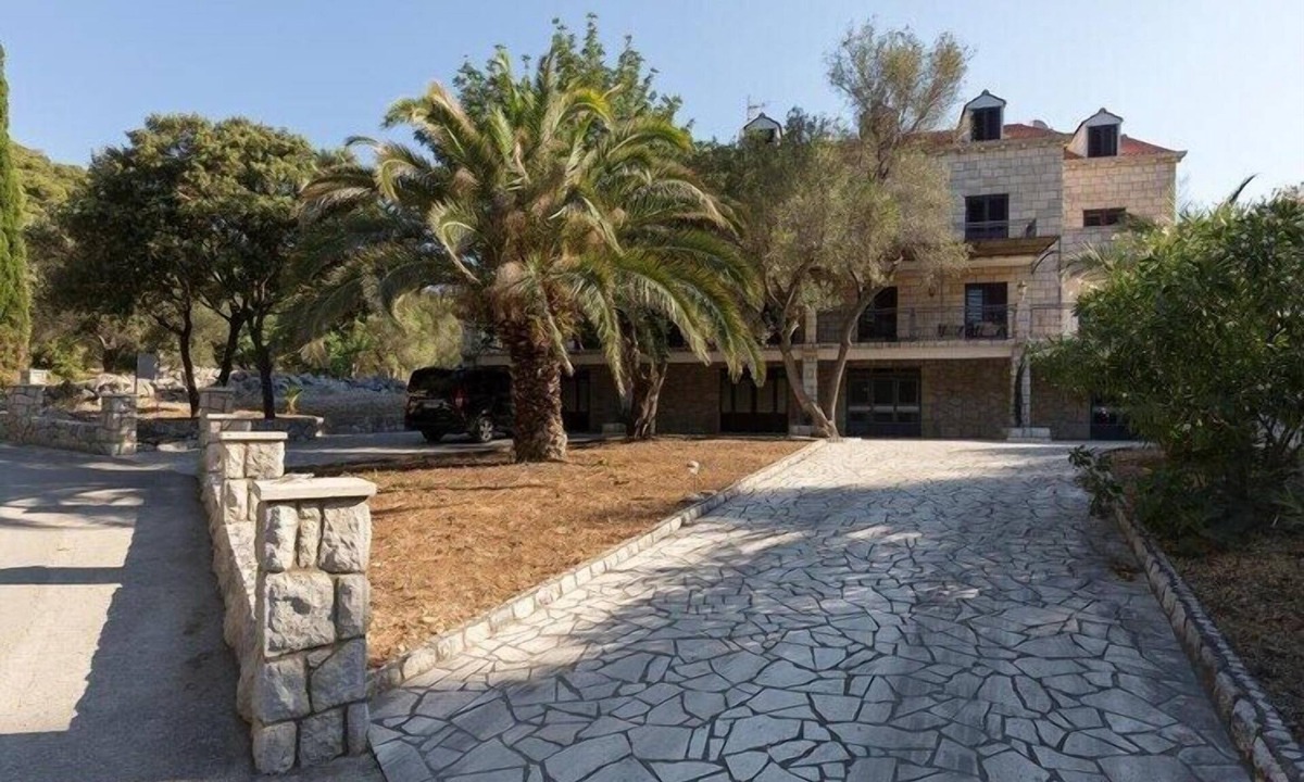 Kobas Apartment | Rooms Villa Bašica - Basic Double Room with Forest View (Soba 1)