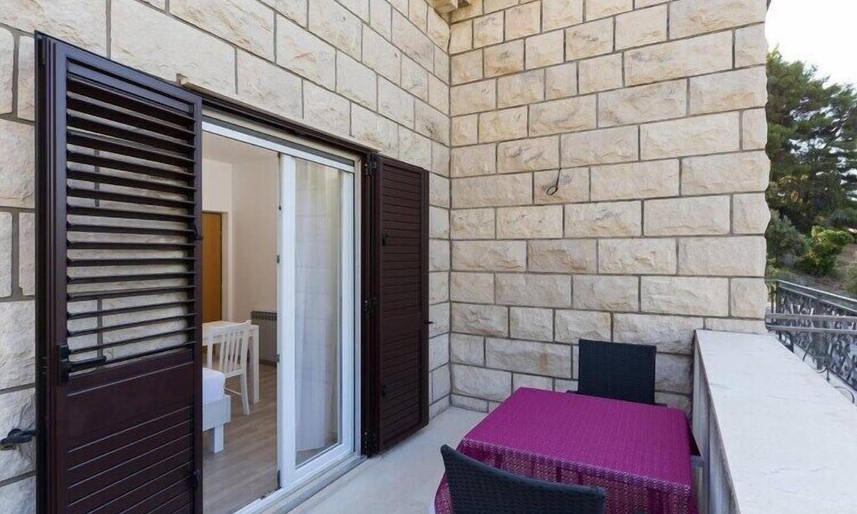 Kobas Apartment | Rooms Villa Bašica - Premium Double Room with Balcony and Sea View (Soba 4)