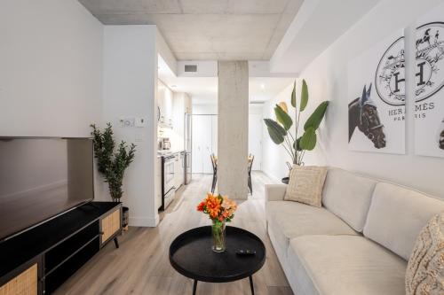 Cite Multimedia Apartment | Roomy 1BR Getaway MTL Old Port