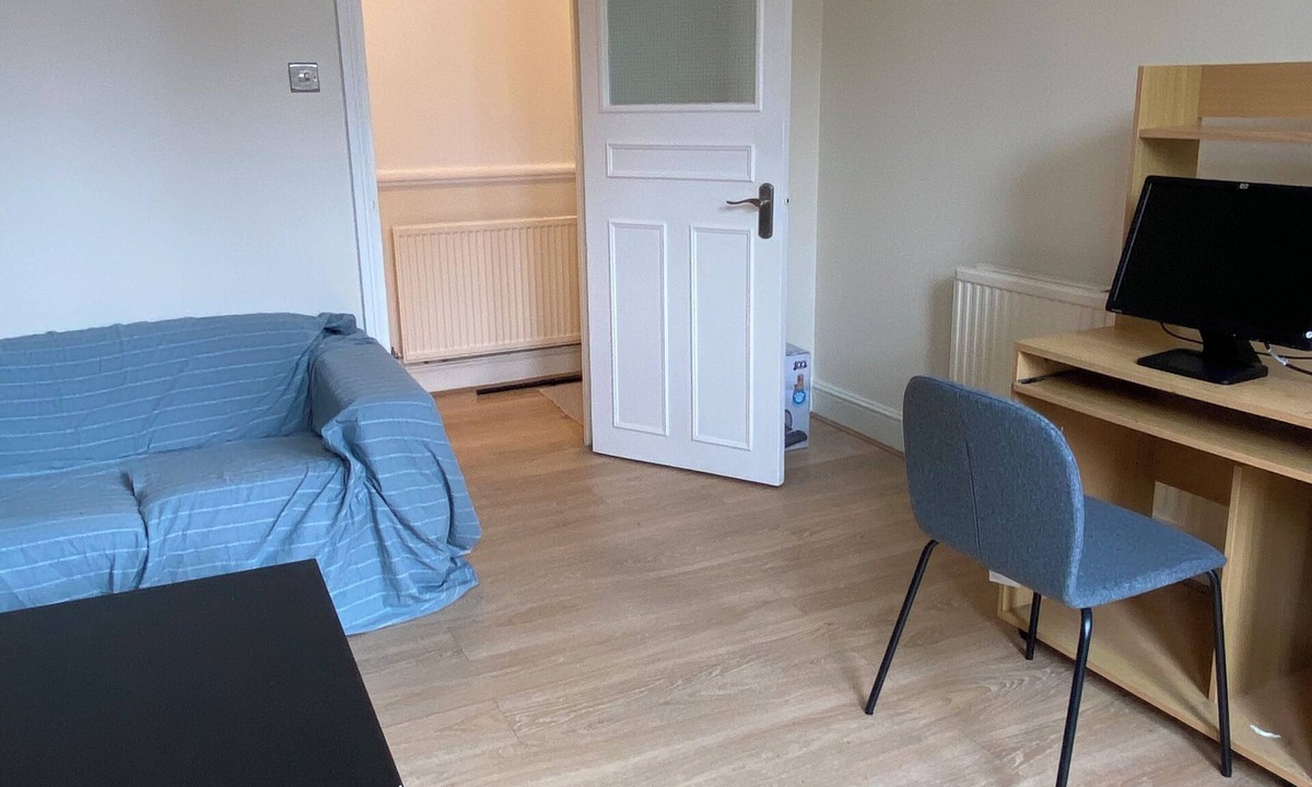 Hampstead Apartment | Roomy 3BD by Hampstead Heath!