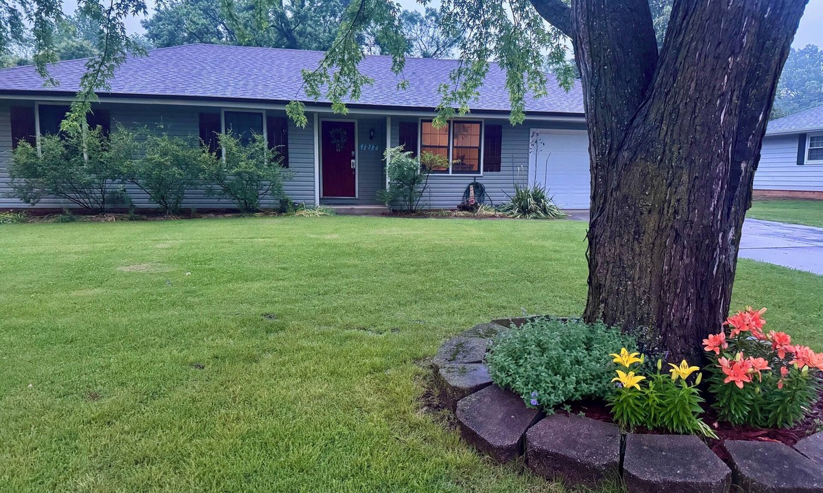 Springfield House | Roomy 4-bed house in Springfield + Pet friendly + Gym + Workspace