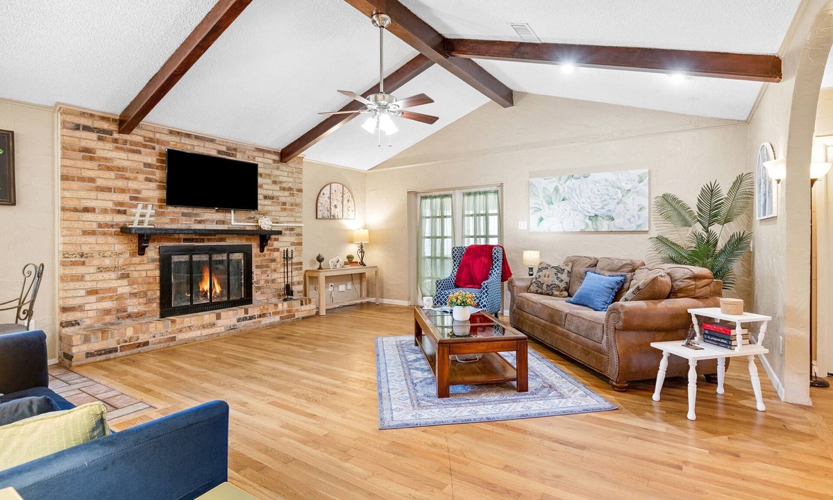 Abilene House | Roomy 5BR House | Patio + Huge Carport