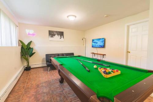 Revere Apartment | Roomy Boston 5BD-3BA-Pool Table-Free Parking