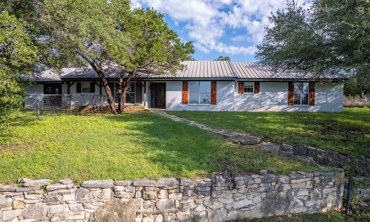 Glen Rose House | Roomy Home on the Hill overlooking Glen Rose, TX