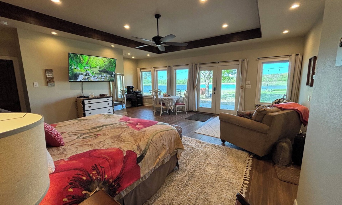 Canton Apartment | Roomy Master Suite - Perfect for 2-3 adults OR 2 adults 1 child, min age 8 yrs