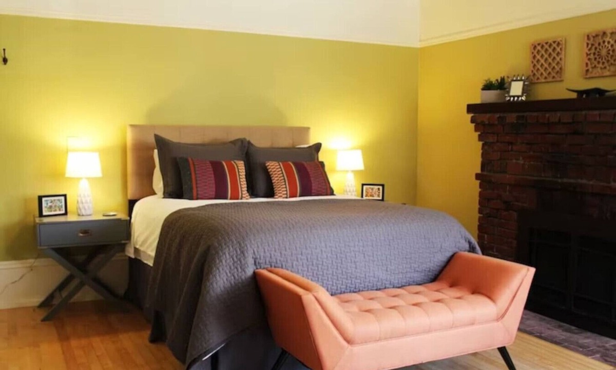 Berkeley Apartment | Roomy Studio Walkable to UC Berkeley w/parking