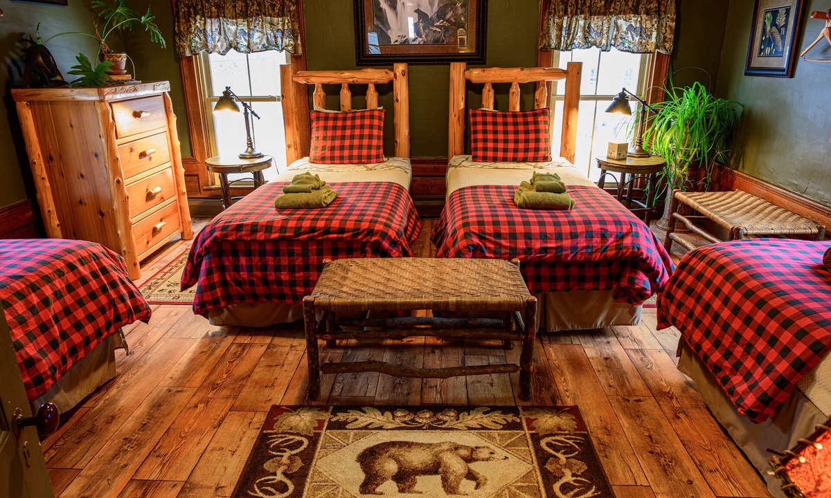 Keene Valley House | RoosterComb Inn