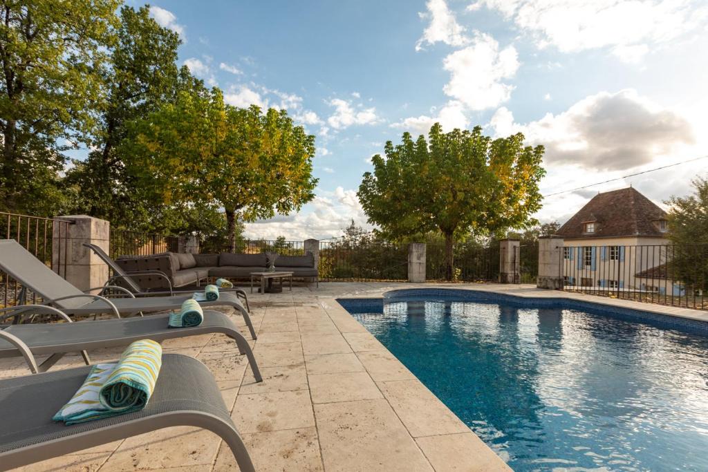 Roques House | Roques Cottage - Spacieuse maison pierre avec piscine chauffée, cuisine d'été, pétanque, ping-pong et jeux enfants - 10 min de Vic