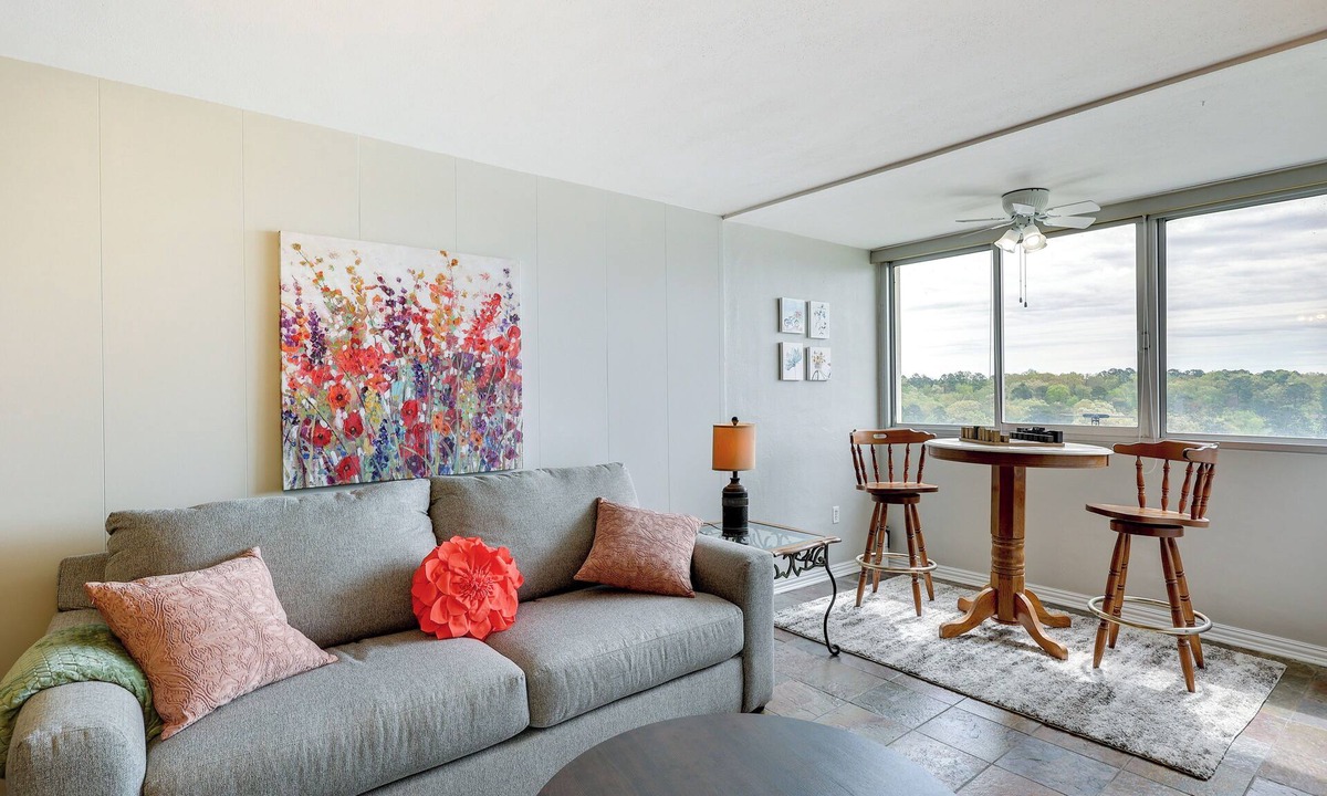 Mid America Condo | ‘Rory’s Roost’ Hot Springs Condo on Lake Hamilton!
