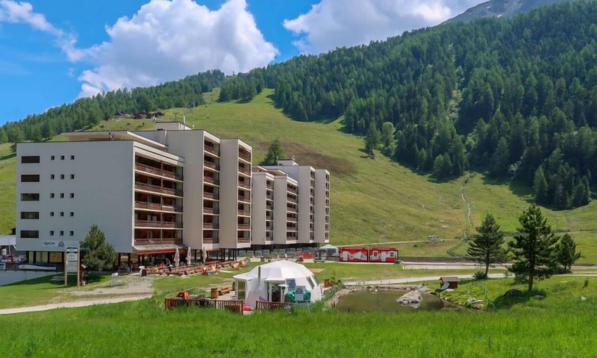 Noveli Apartment | Rosablanche E003A by Interhome