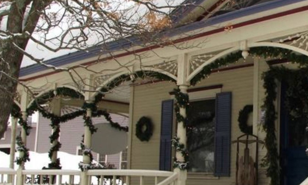 Chester Depot Bed & Breakfast | Rose Arbour Bed & Breakfast