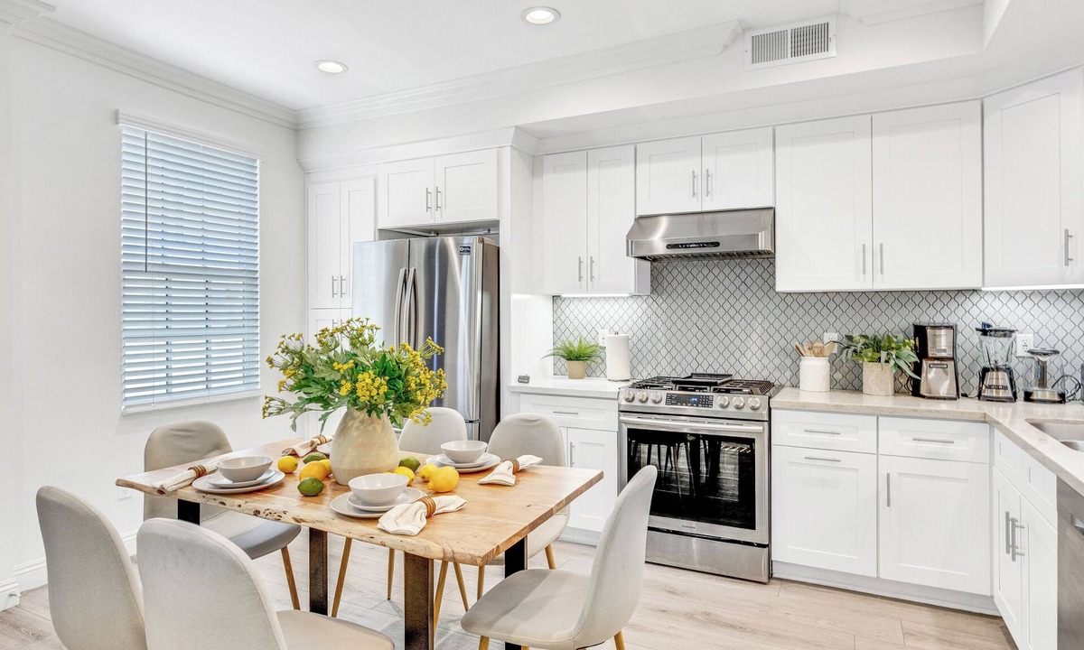 Mid Central House | Rose Bowl Retreat: Pasadena Gem